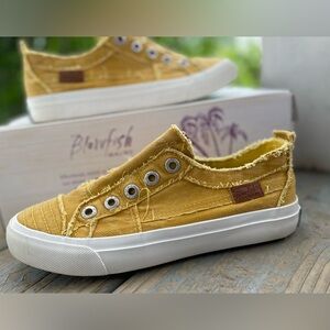 Women’s Blowfish Malibu canvas sneaker